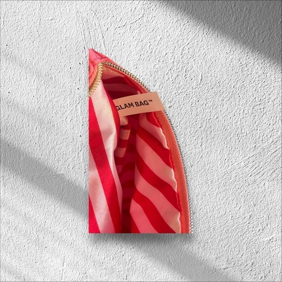 Ipsy elegant red bow and pink color make up bag December 2024 zipper New - Picture 7 of 9